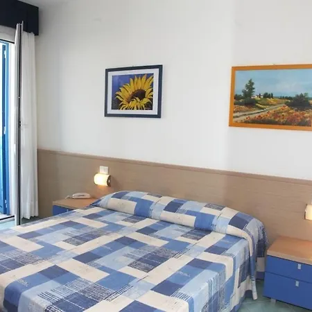 Gioia Aparthotel 3*