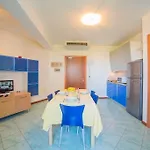 מלון דירות Gioia 3*