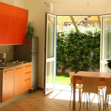 Gioia Aparthotel 3*