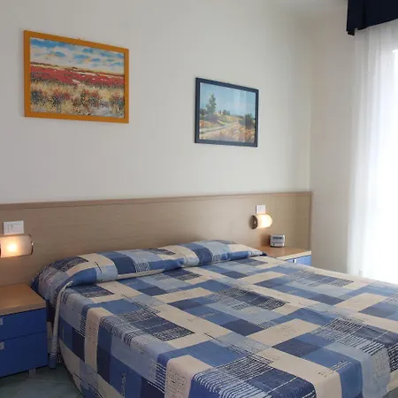 Gioia Aparthotel 3*