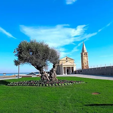 Gioia Aparthotel 3*