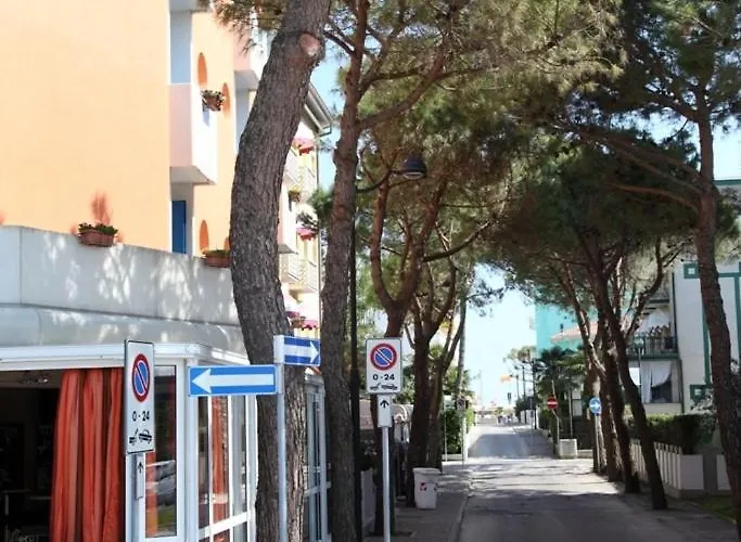 Gioia Aparthotel 3*